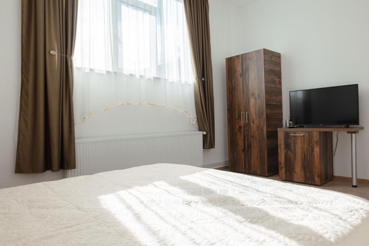 Neva Apartments Фегераш Екстер'єр фото