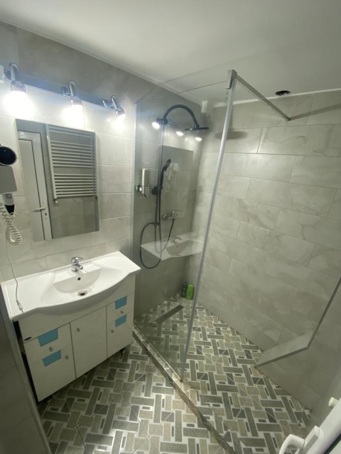 Neva Apartments Фегераш Екстер'єр фото